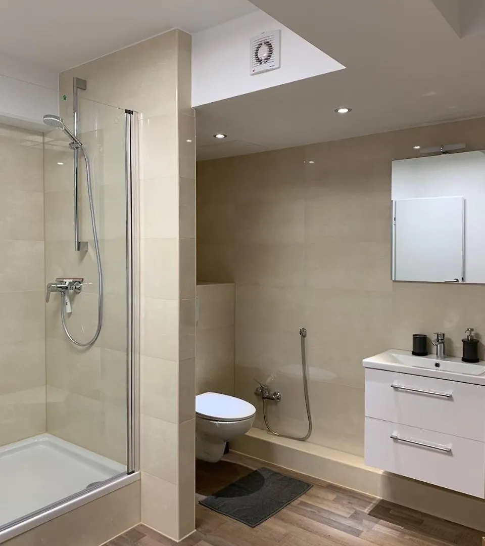 Central Private Rooms In Popular Neighborhood! Cologne Apartment