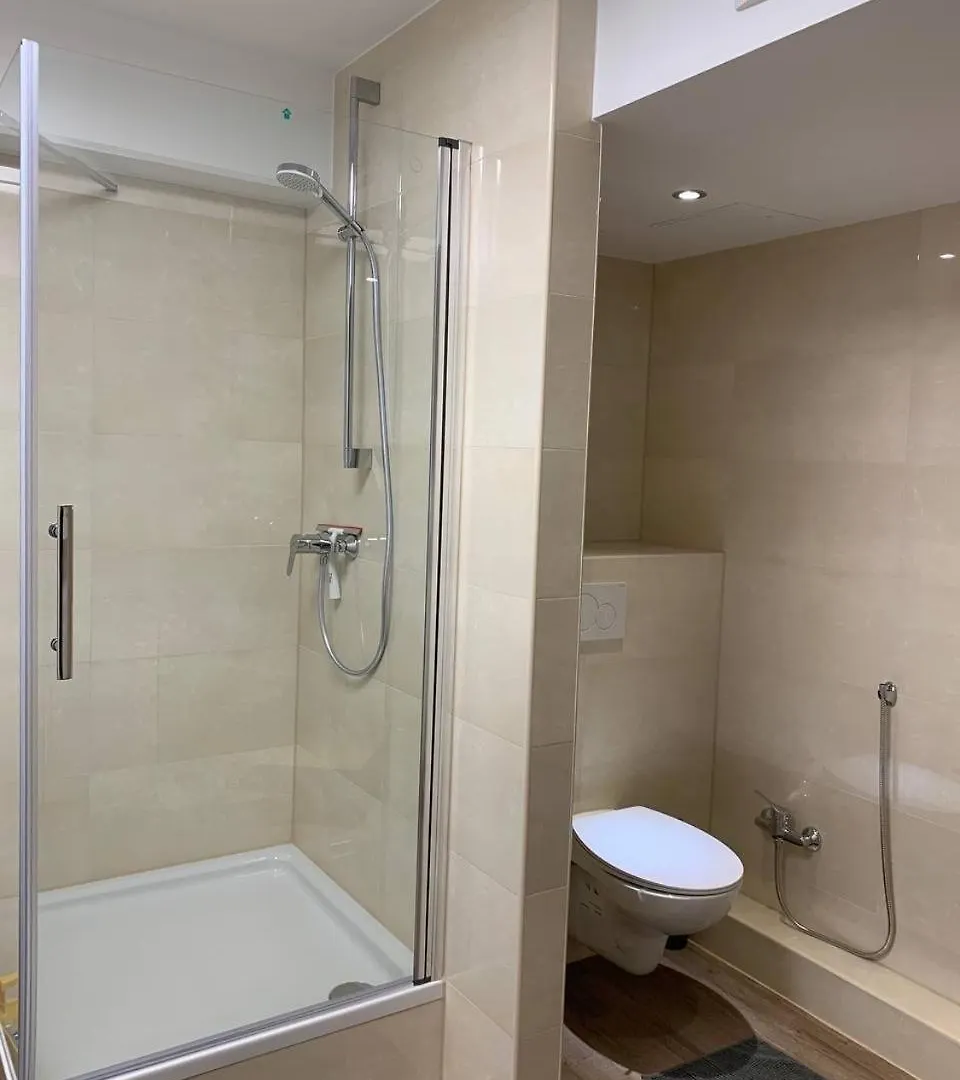 Apartment Central Private Rooms In Popular Neighborhood! Cologne Germany