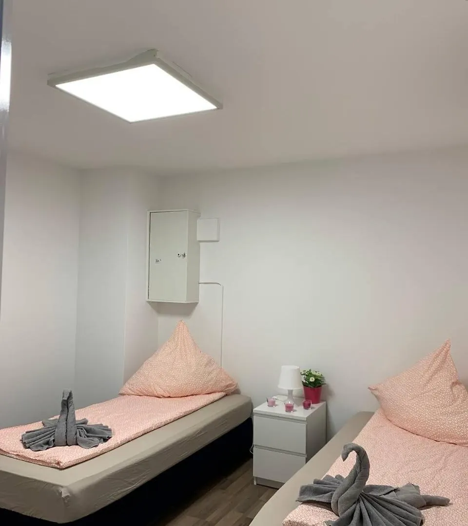Central Private Rooms In Popular Neighborhood! Cologne Apartment